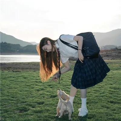 默默的我，不默默的我们